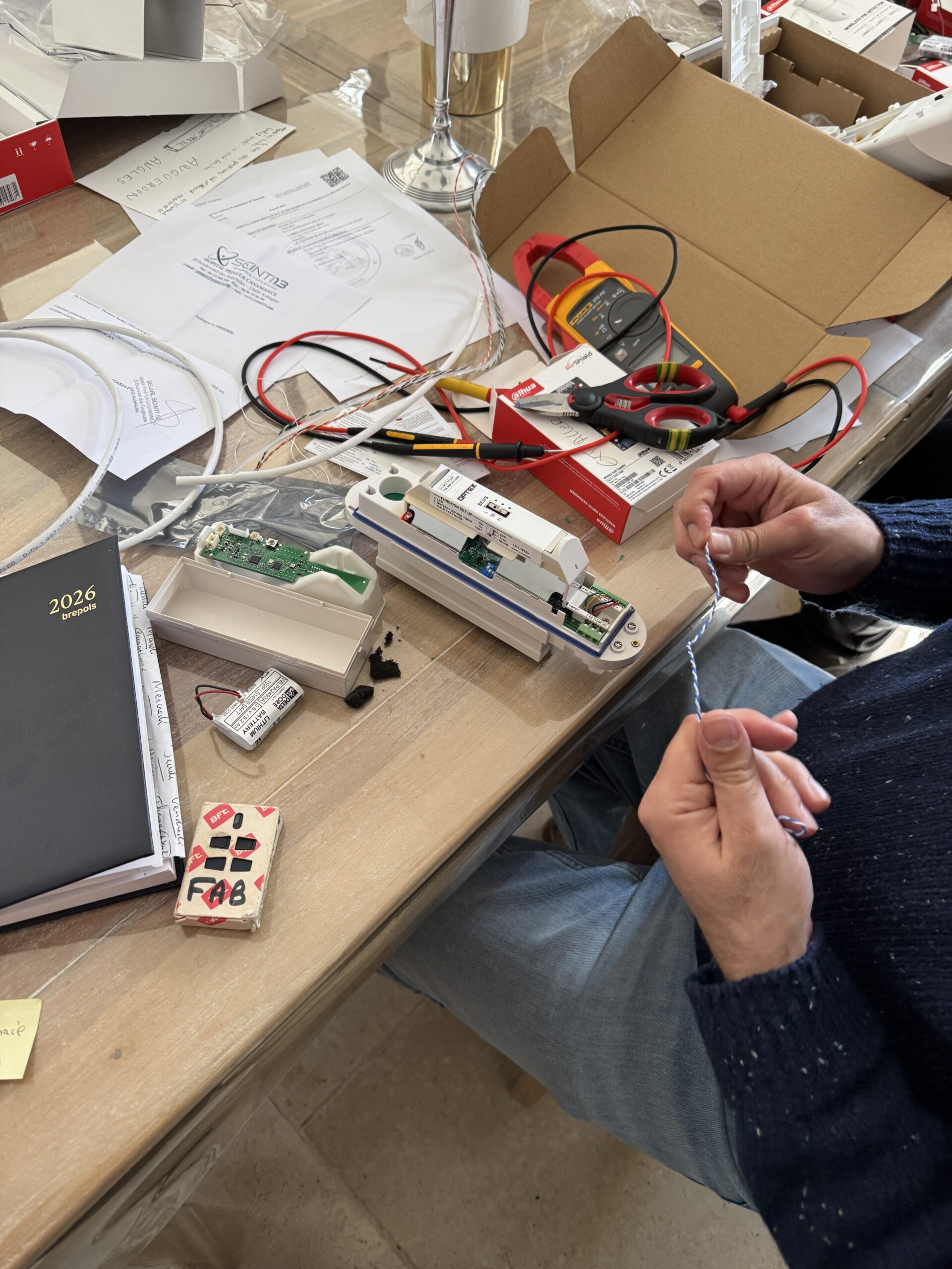 Villa à Marseille, installation d'un module DAHUA dans un détecteur OPTEX existant posé à l'éxtérieur par Objectif Sécurité.