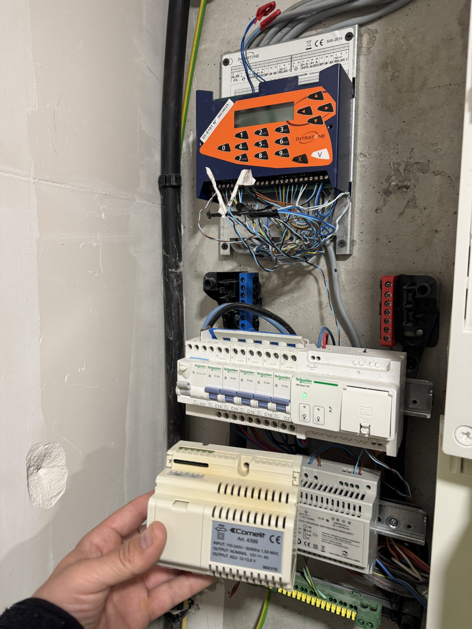 Dépannage interphone intratone à la destrousse en région PACA,, tableau électrique, transformation défaillant, Objectif Sécurité.