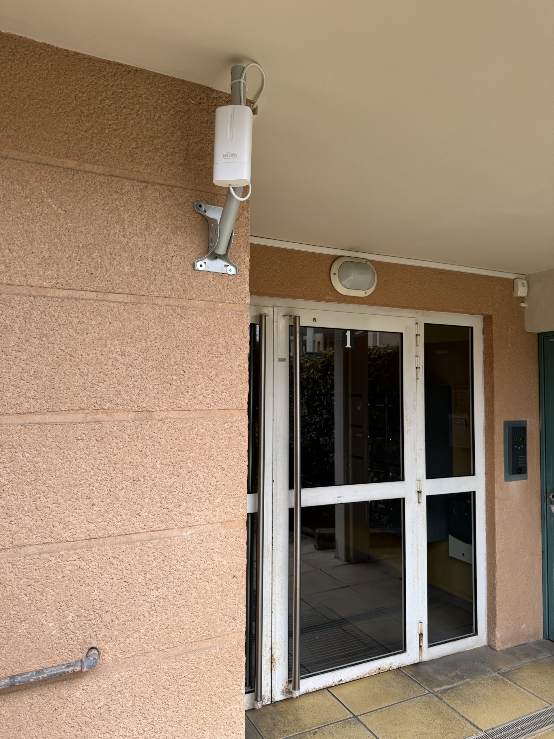 Résidence parc de la roseraie à Marseille, Installation d'un pont radio WITEK par Objectif Sécurité.