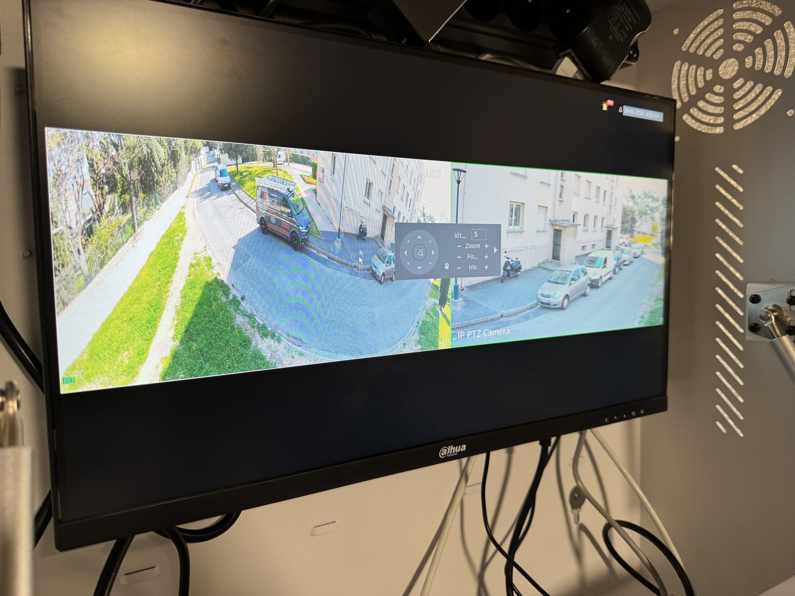 Résidence Saint Julien à Marseille, écran permettant la visualisation et la configuration de la caméra Dahua 8K dans baie d'enregistrement sécurisée installé par Objectif Sécurité